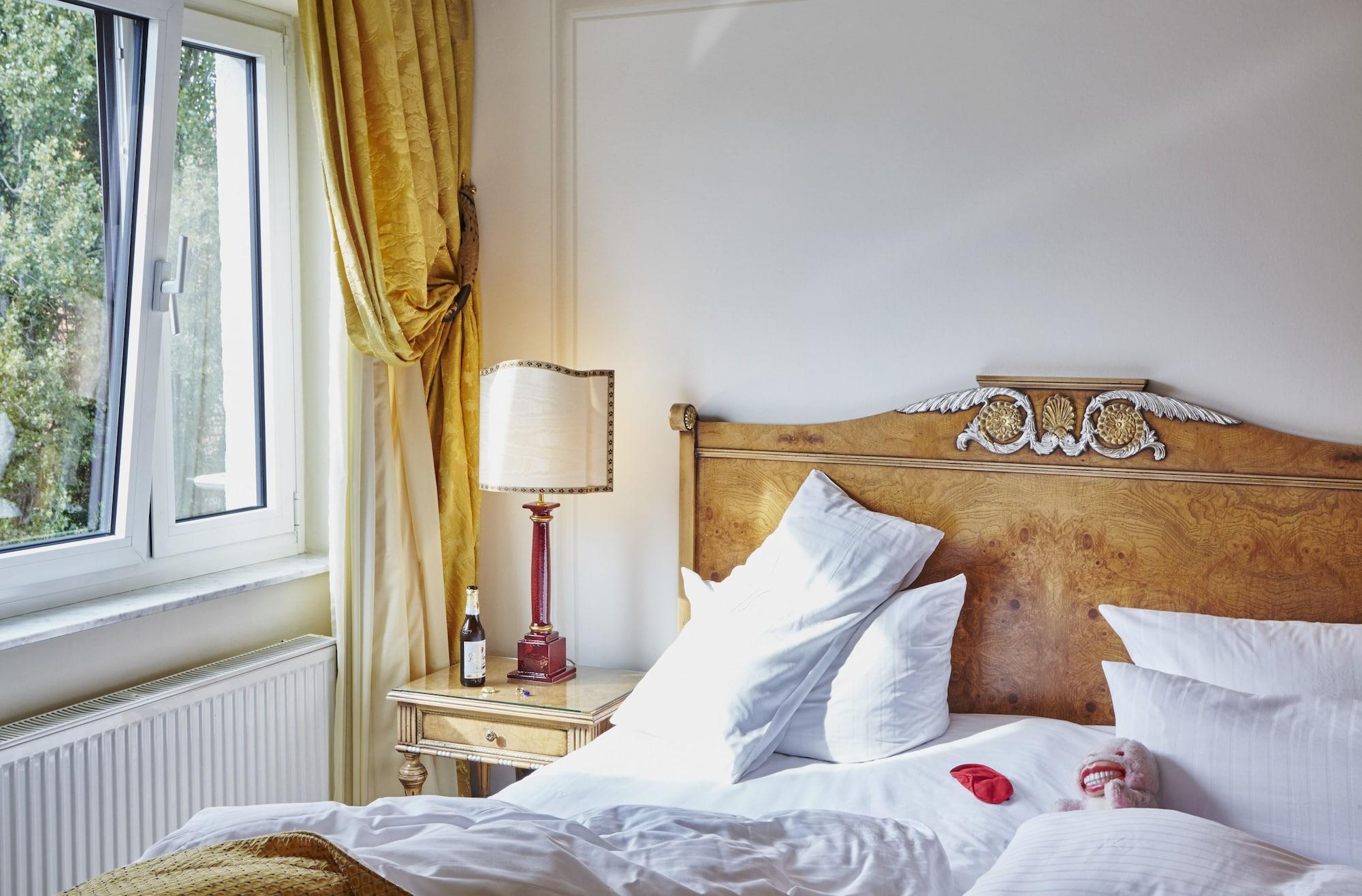 Bernstein Hotel Villa Kastania Berlin Bagian luar foto