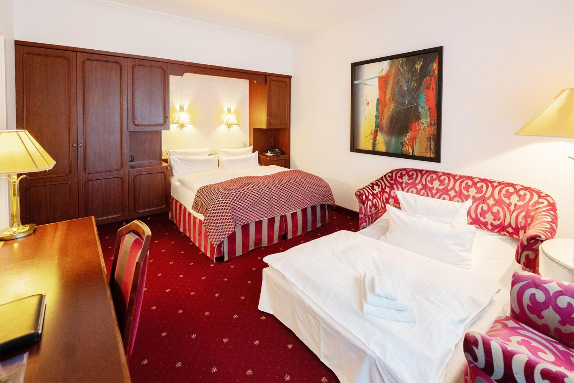 Bernstein Hotel Villa Kastania Berlin Bagian luar foto