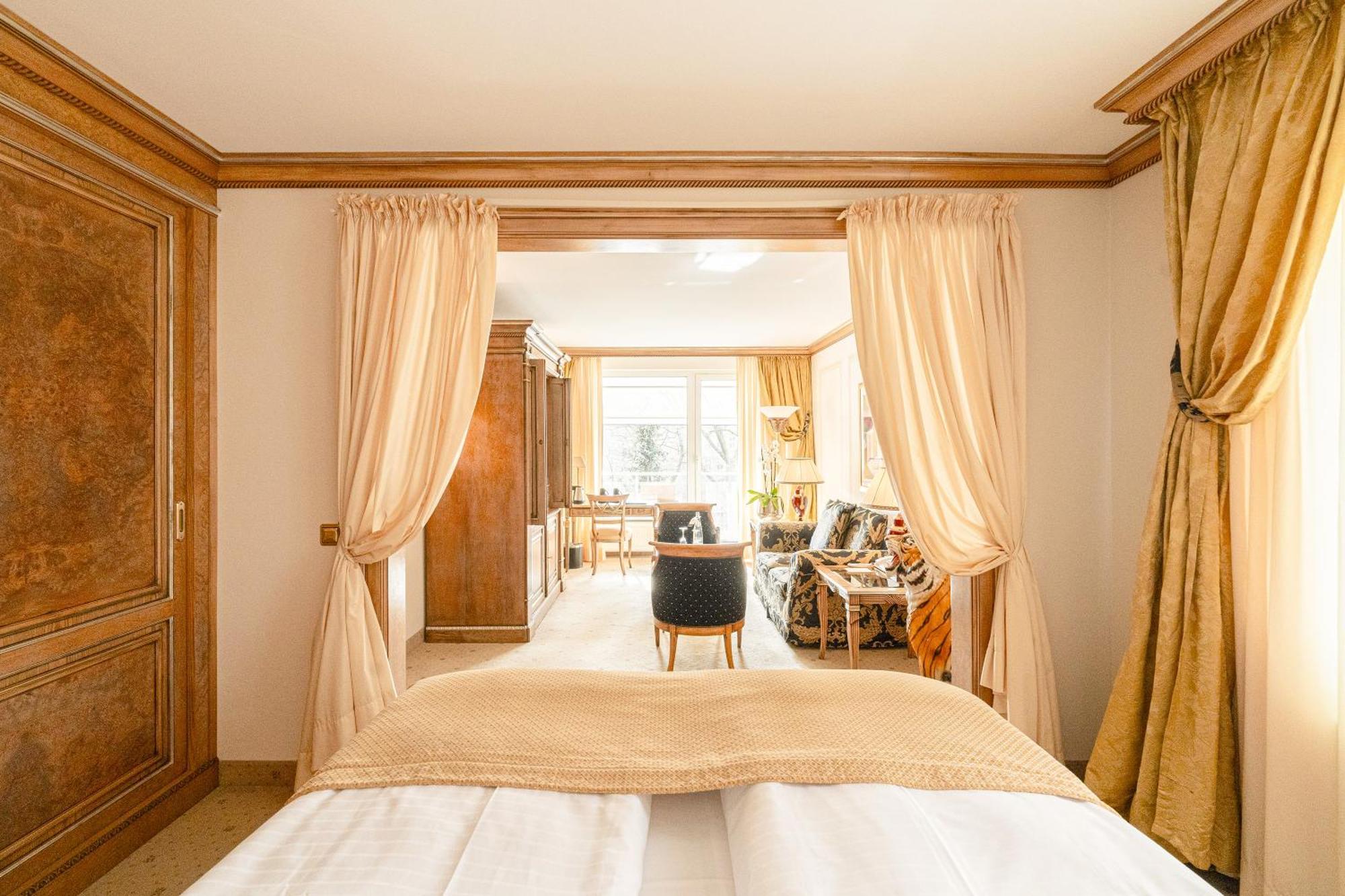 Bernstein Hotel Villa Kastania Berlin Bagian luar foto