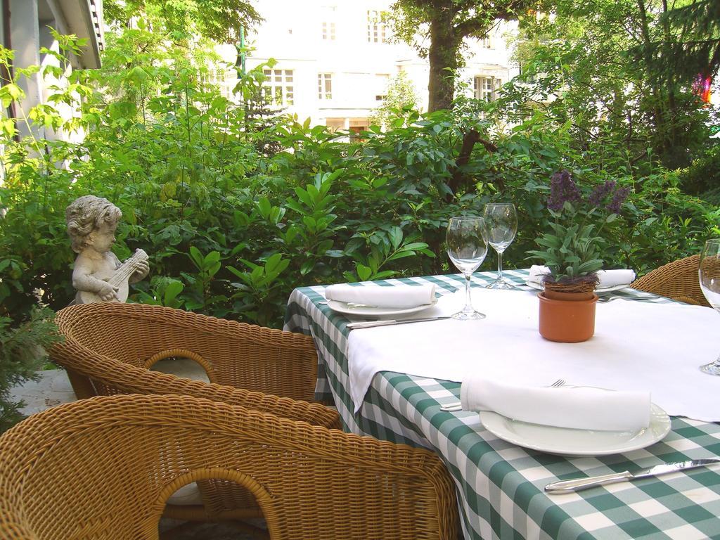 Bernstein Hotel Villa Kastania Berlin Bagian luar foto