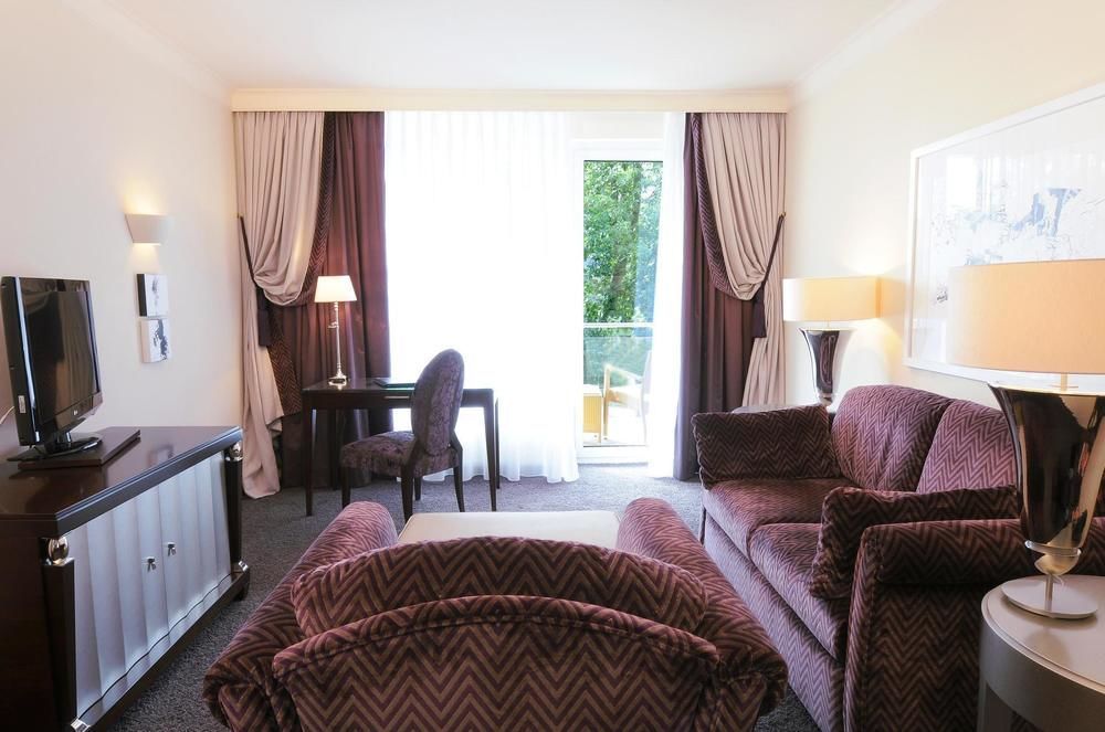 Bernstein Hotel Villa Kastania Berlin Bagian luar foto