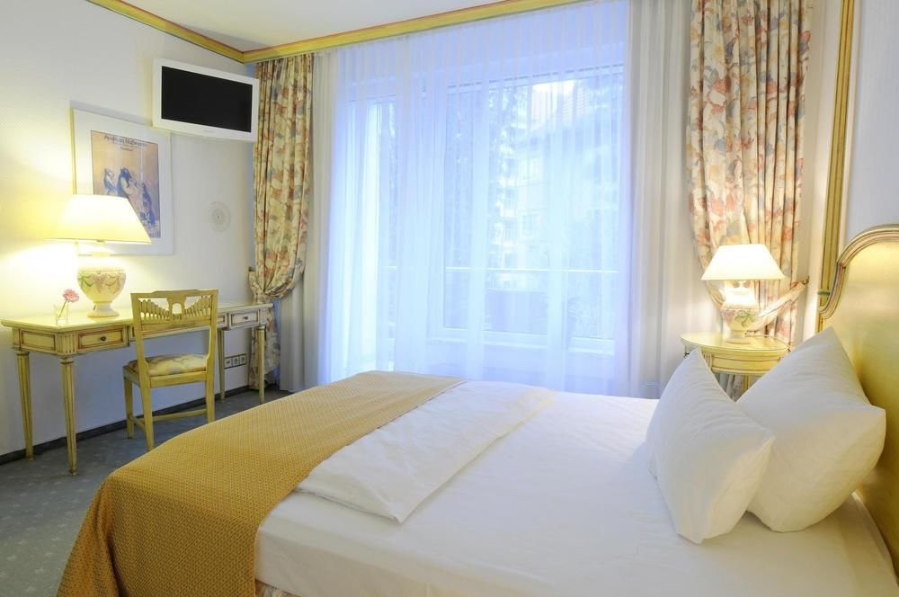 Bernstein Hotel Villa Kastania Berlin Bagian luar foto